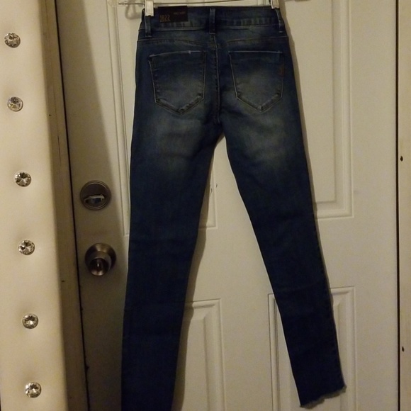 Distressed jeans - Picture 3 of 4